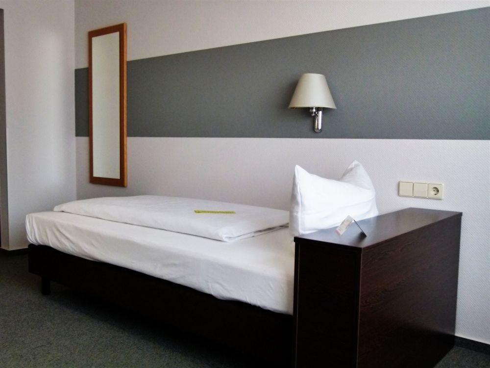 Akzent Hotel Torgauer Hof Sindelfingen Bagian luar foto