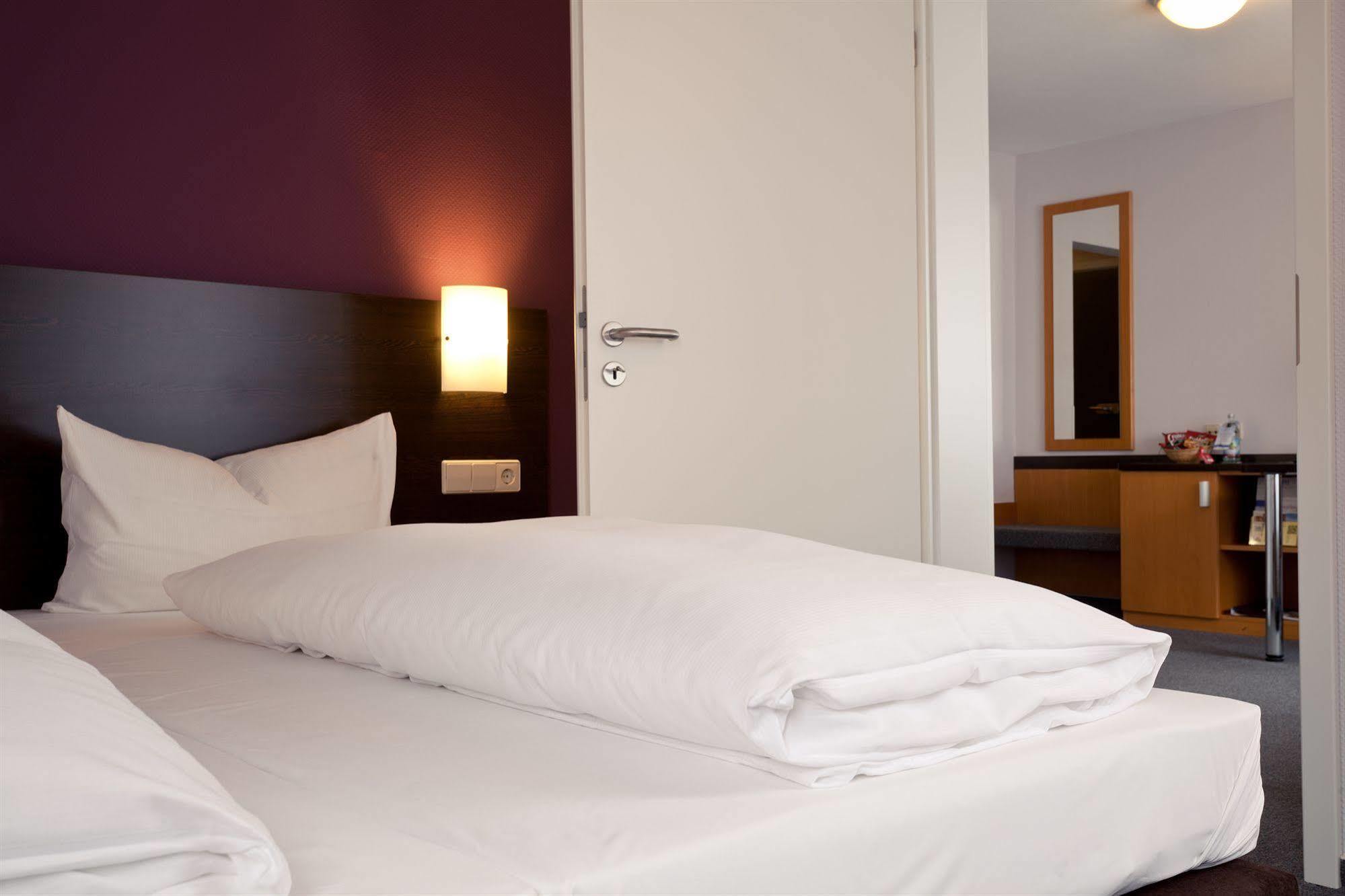 Akzent Hotel Torgauer Hof Sindelfingen Bagian luar foto