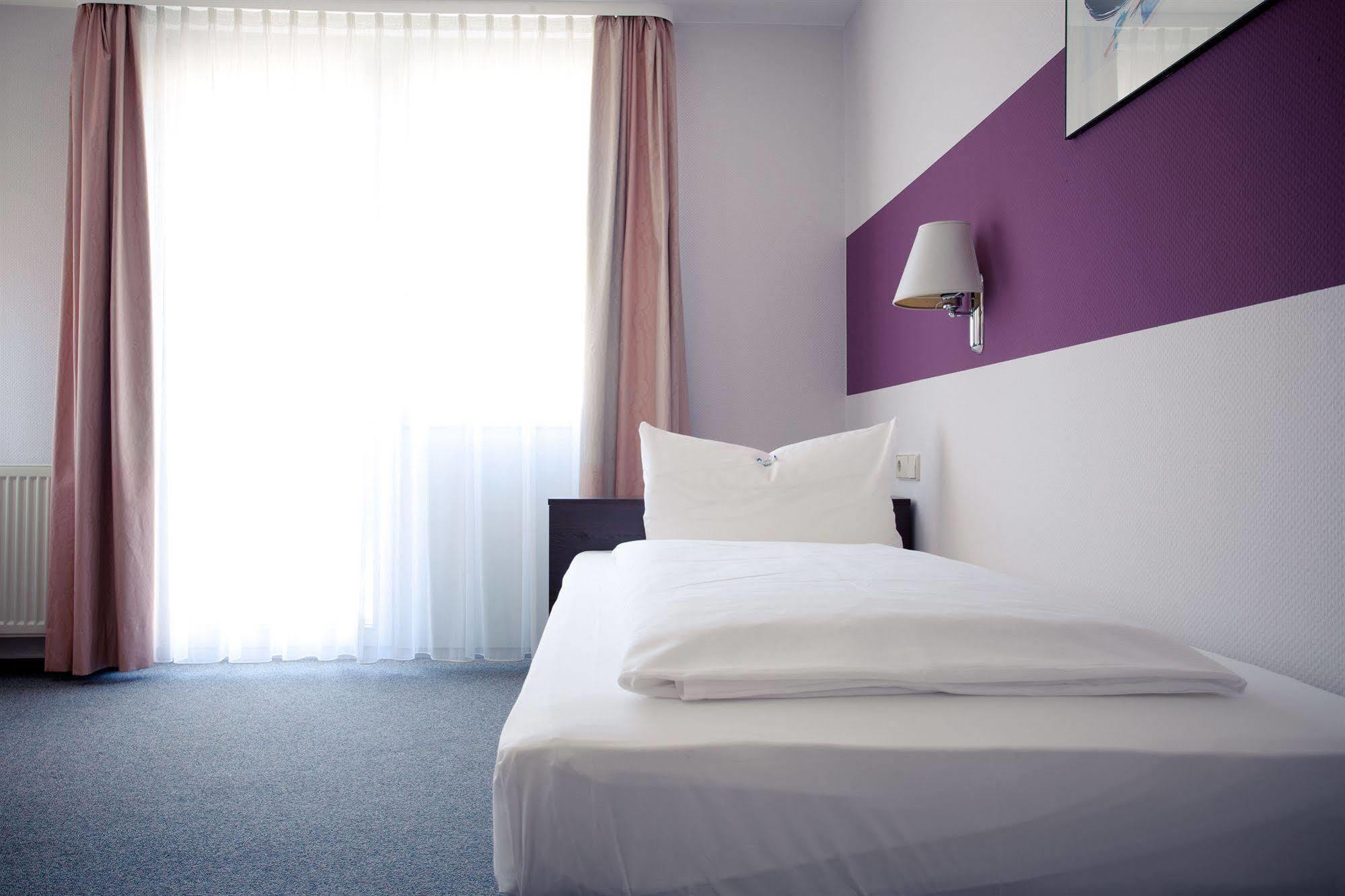 Akzent Hotel Torgauer Hof Sindelfingen Bagian luar foto