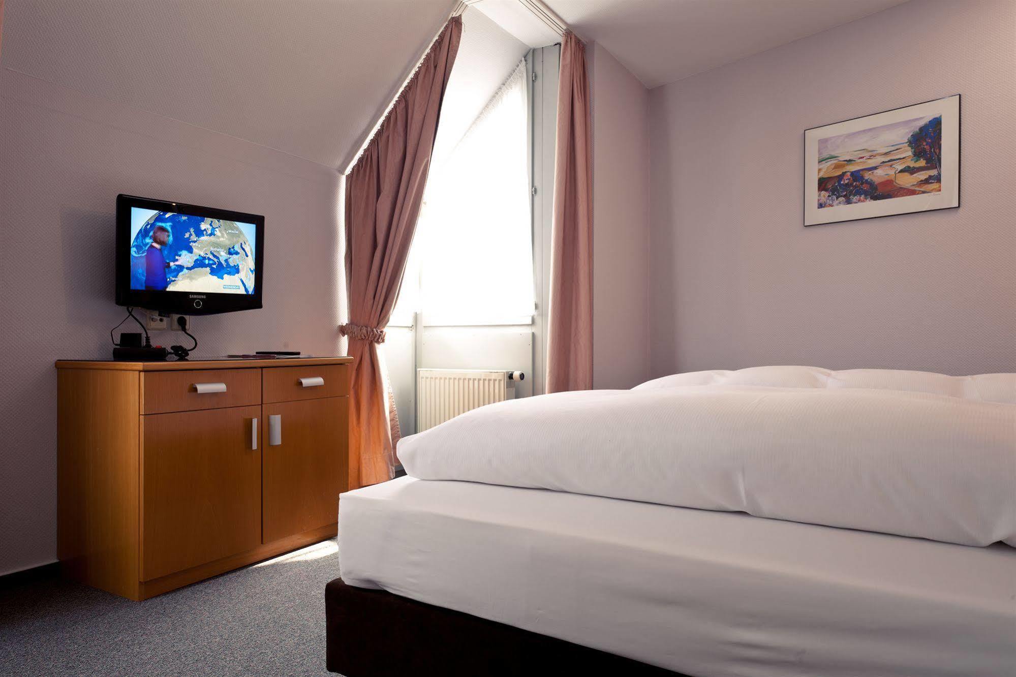 Akzent Hotel Torgauer Hof Sindelfingen Bagian luar foto